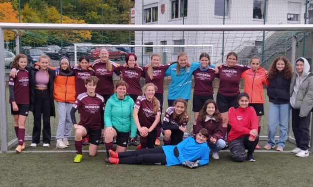 C1-Juniorinnen: Herbstmeister nach Erfolg im Spitzenspiel