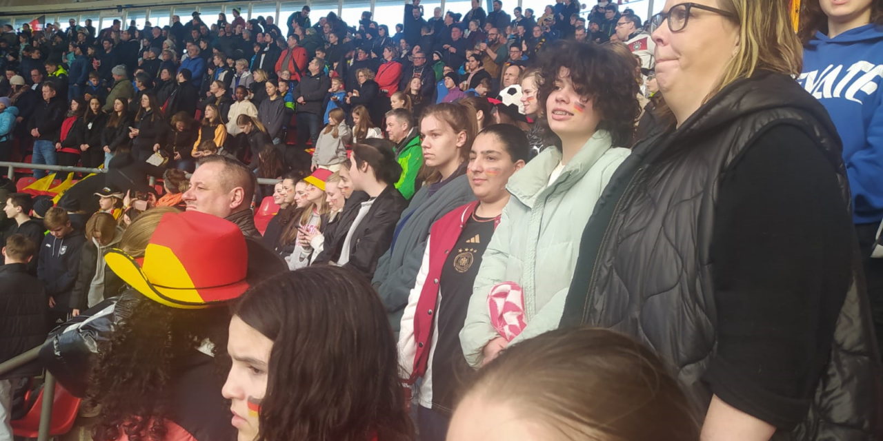 Juniorinnen: Besuch des Länderspiels der Frauen gegen Brasilien