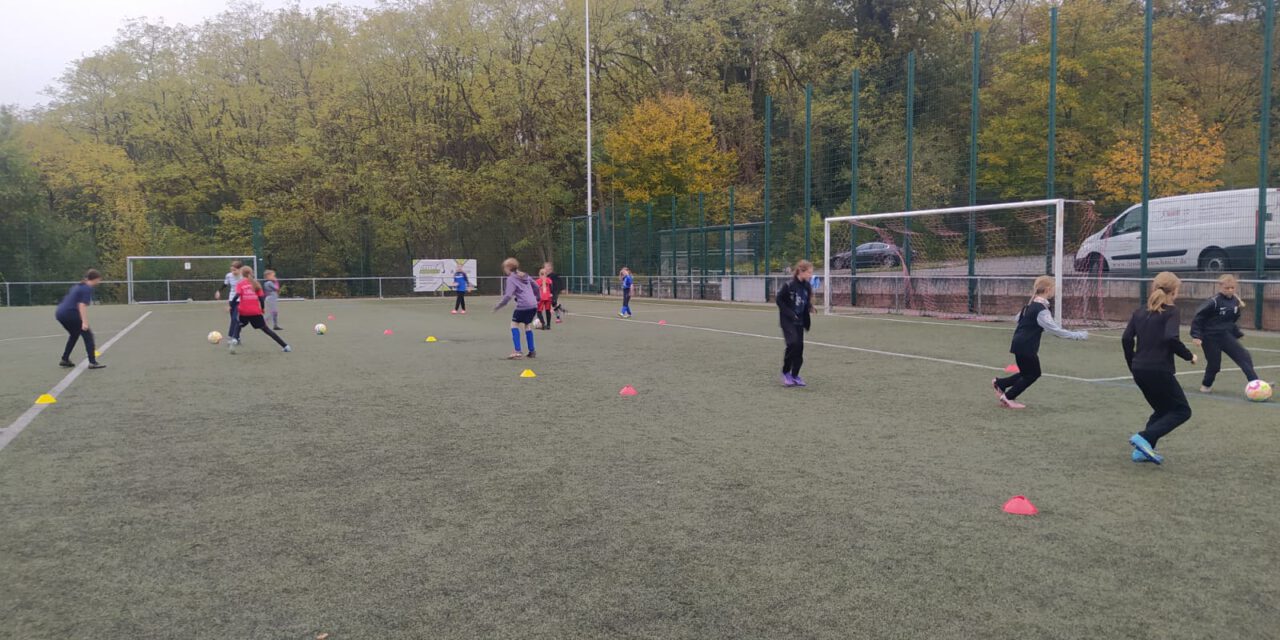 Fußballcamp für Mädchen in den Herbstferien