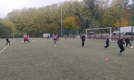 Fußballcamp für Mädchen in den Herbstferien