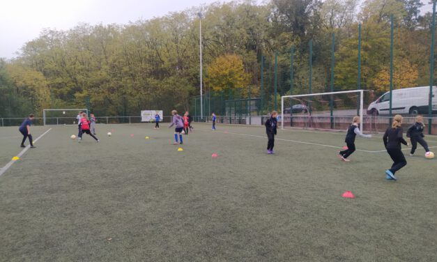 Fußballcamp für Mädchen in den Herbstferien